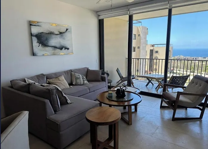 Beautiful 2-bedroom With Arch & Ocean Views *